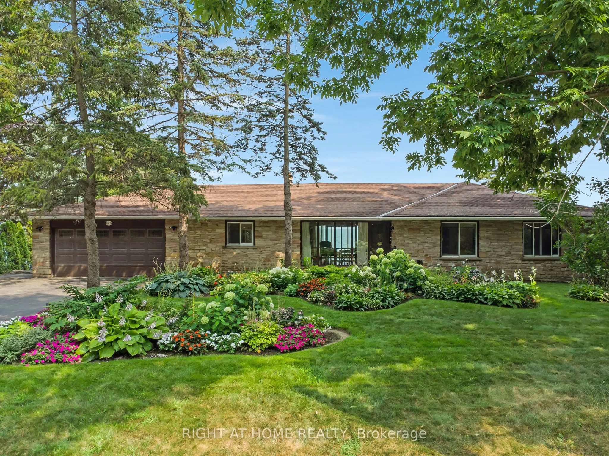 1360 LAKESHORE Road W