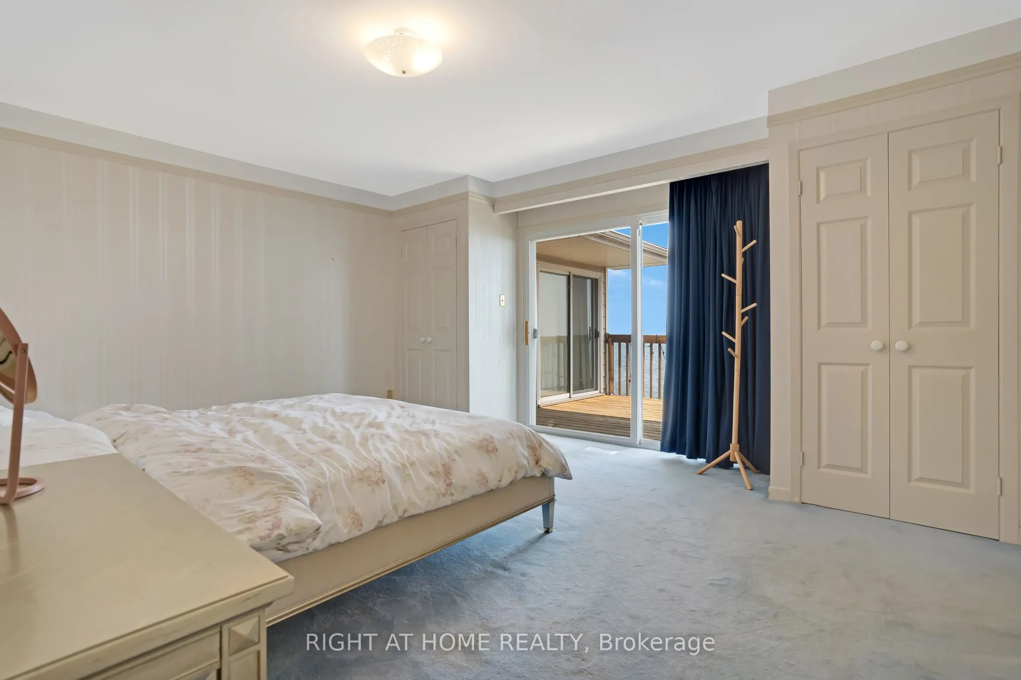 1360 LAKESHORE Road W