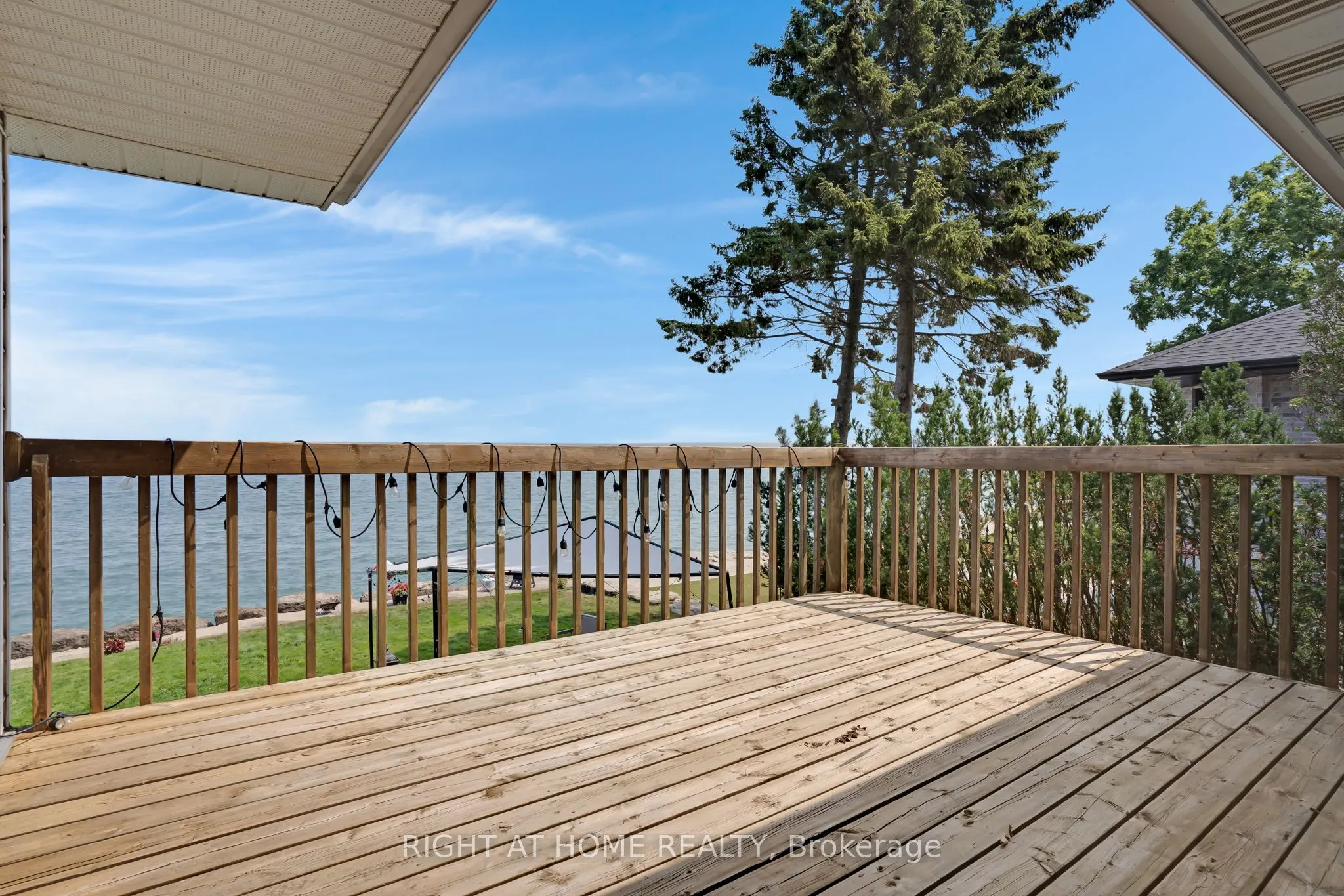 1360 LAKESHORE Road W