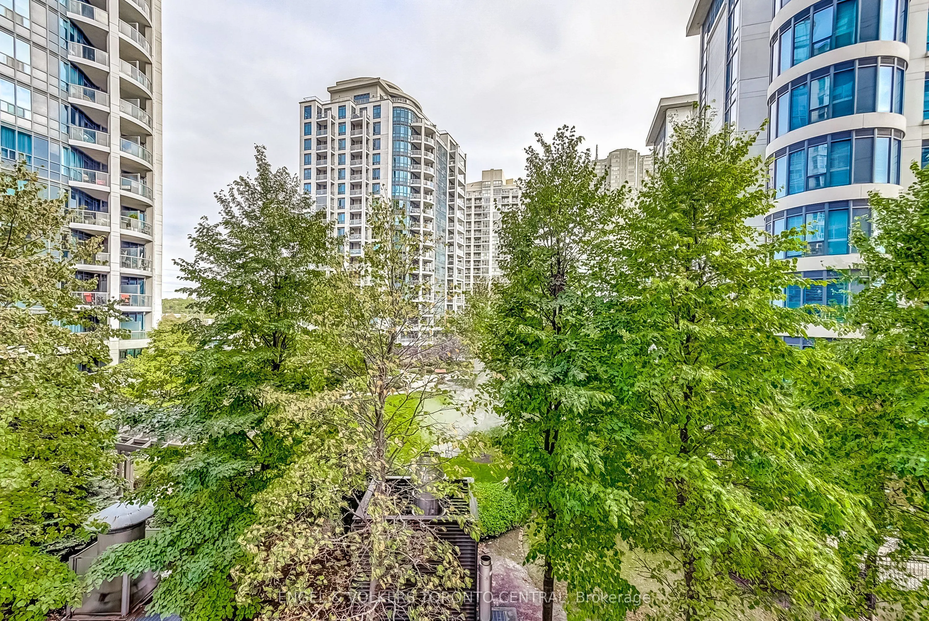 2111 Lake Shore Boulevard W, #319