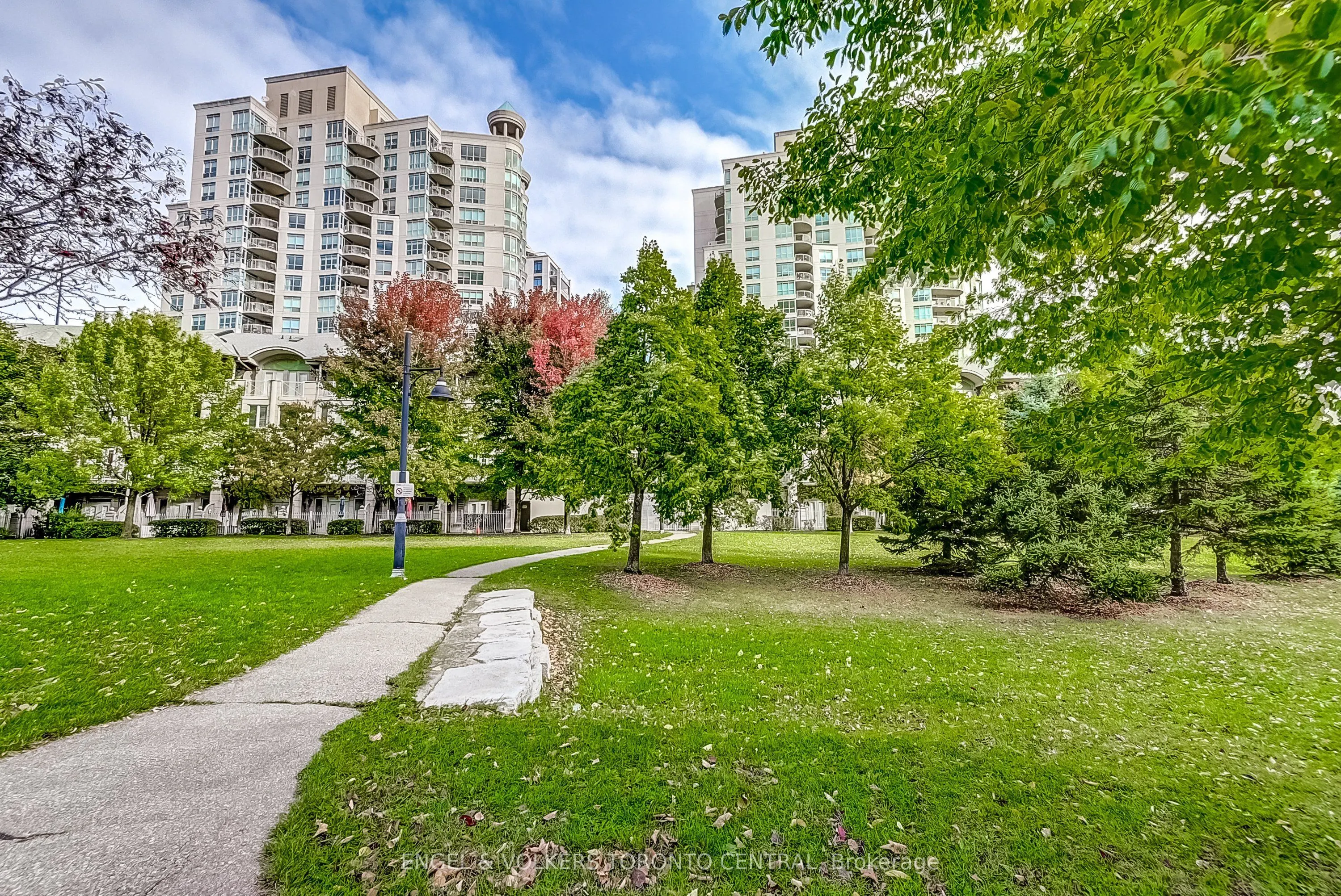 2111 Lake Shore Boulevard W, #319