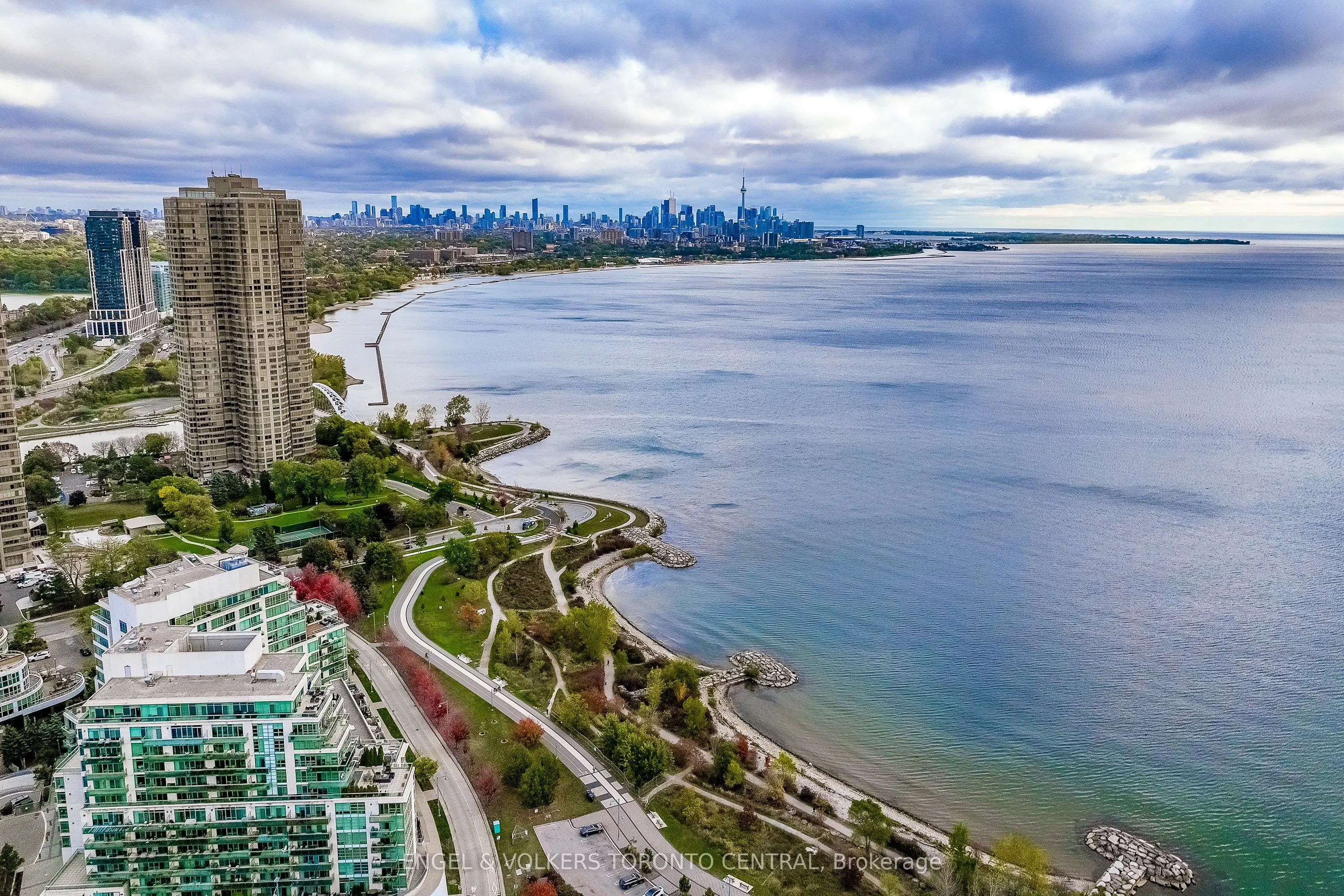 2111 Lake Shore Boulevard W, #319