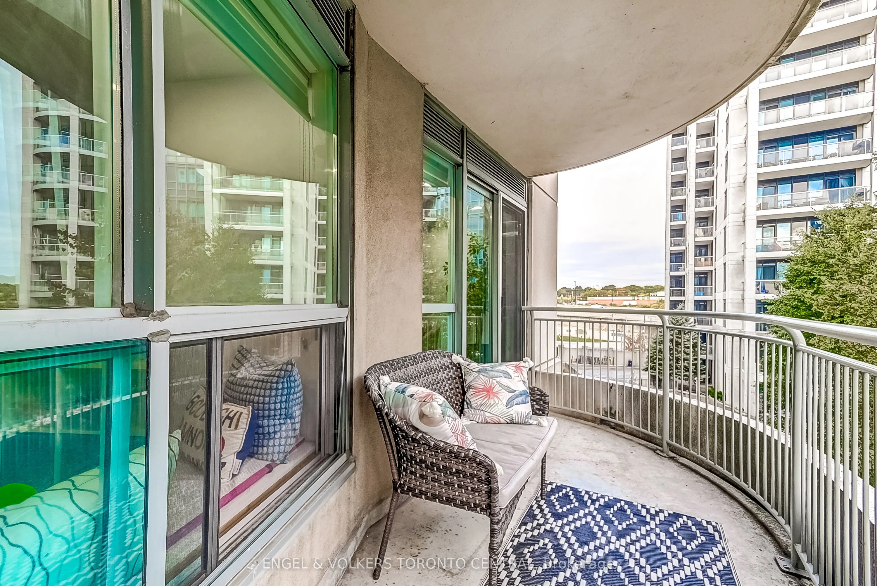 2111 Lake Shore Boulevard W, #319