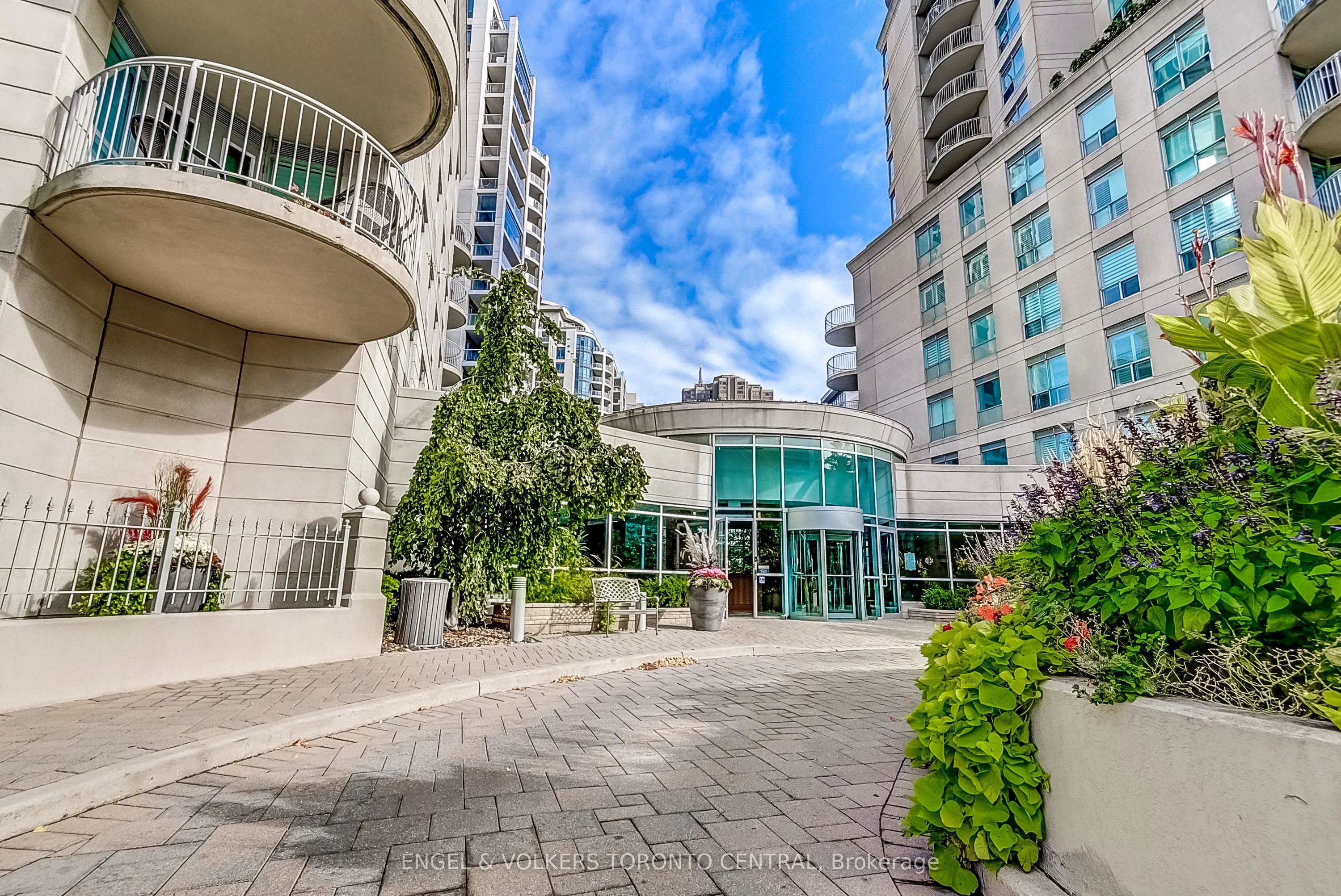 2111 Lake Shore Boulevard W, #319