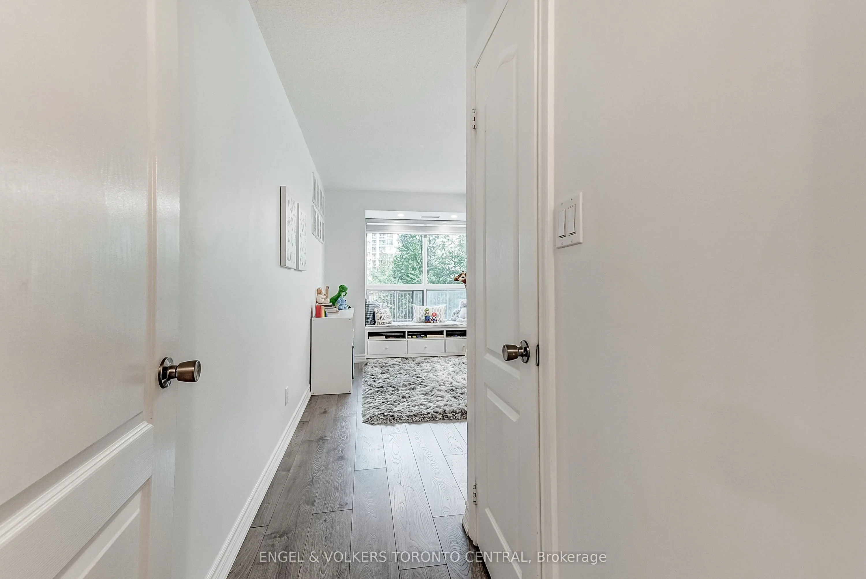 2111 Lake Shore Boulevard W, #319