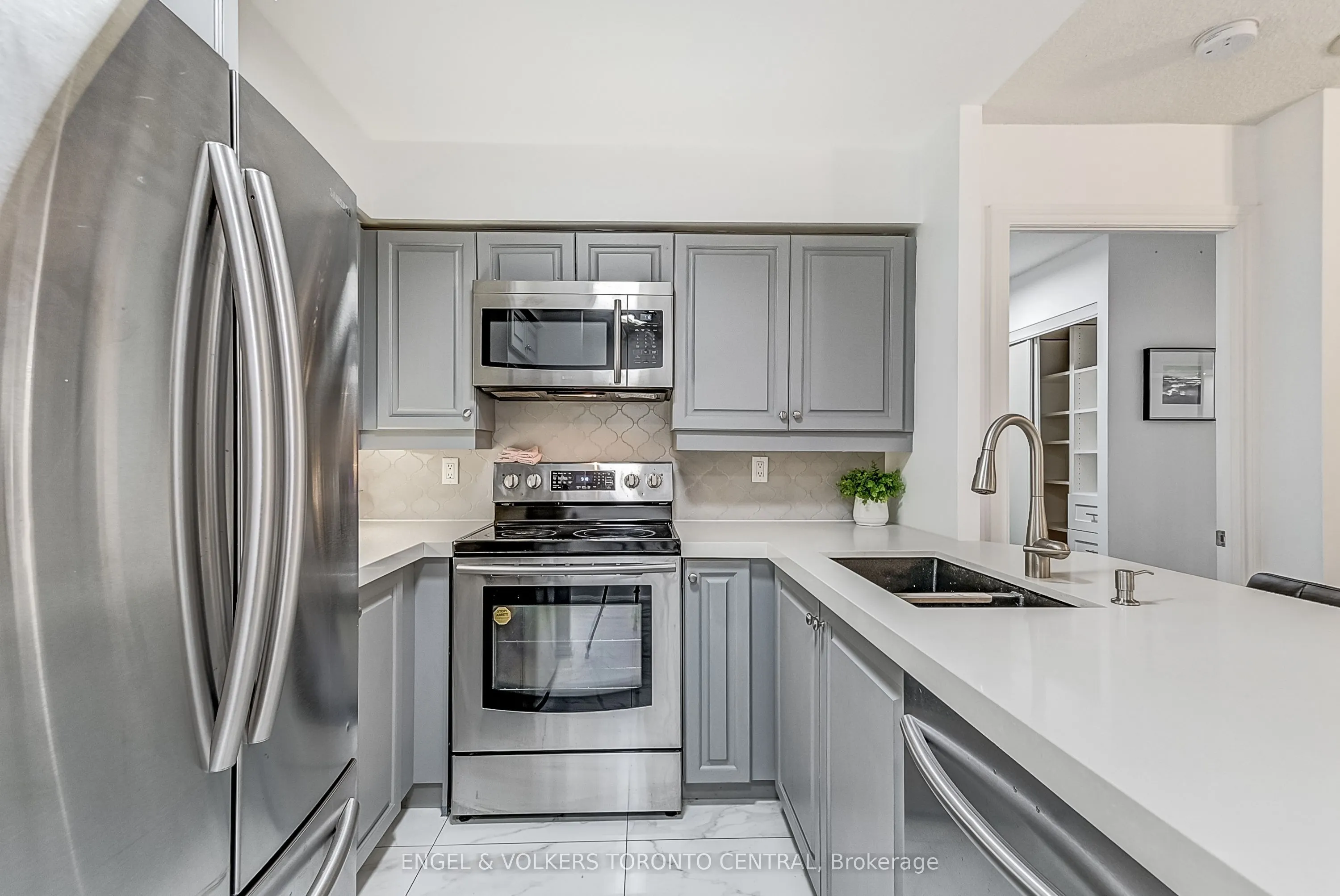 2111 Lake Shore Boulevard W, #319