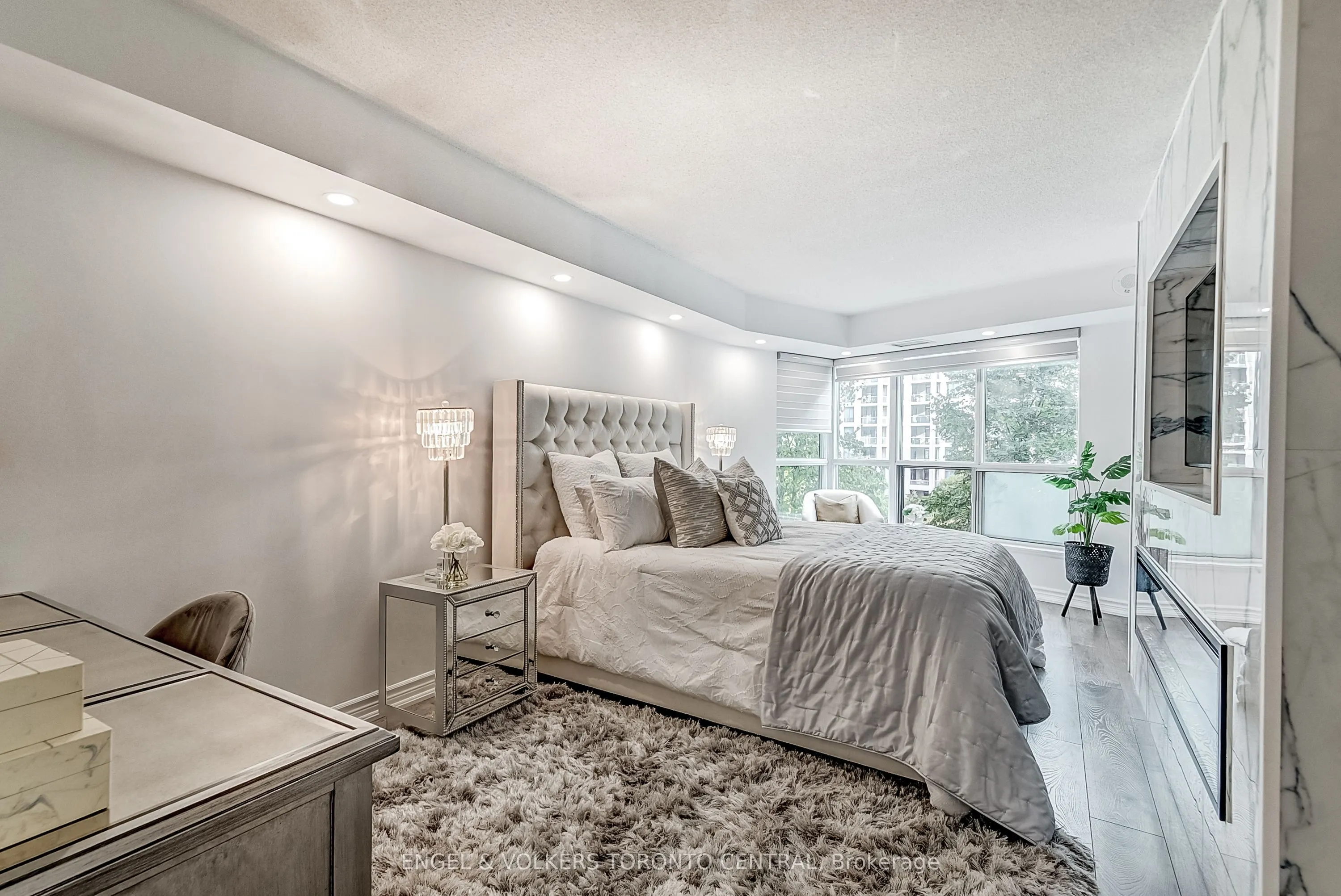 2111 Lake Shore Boulevard W, #319