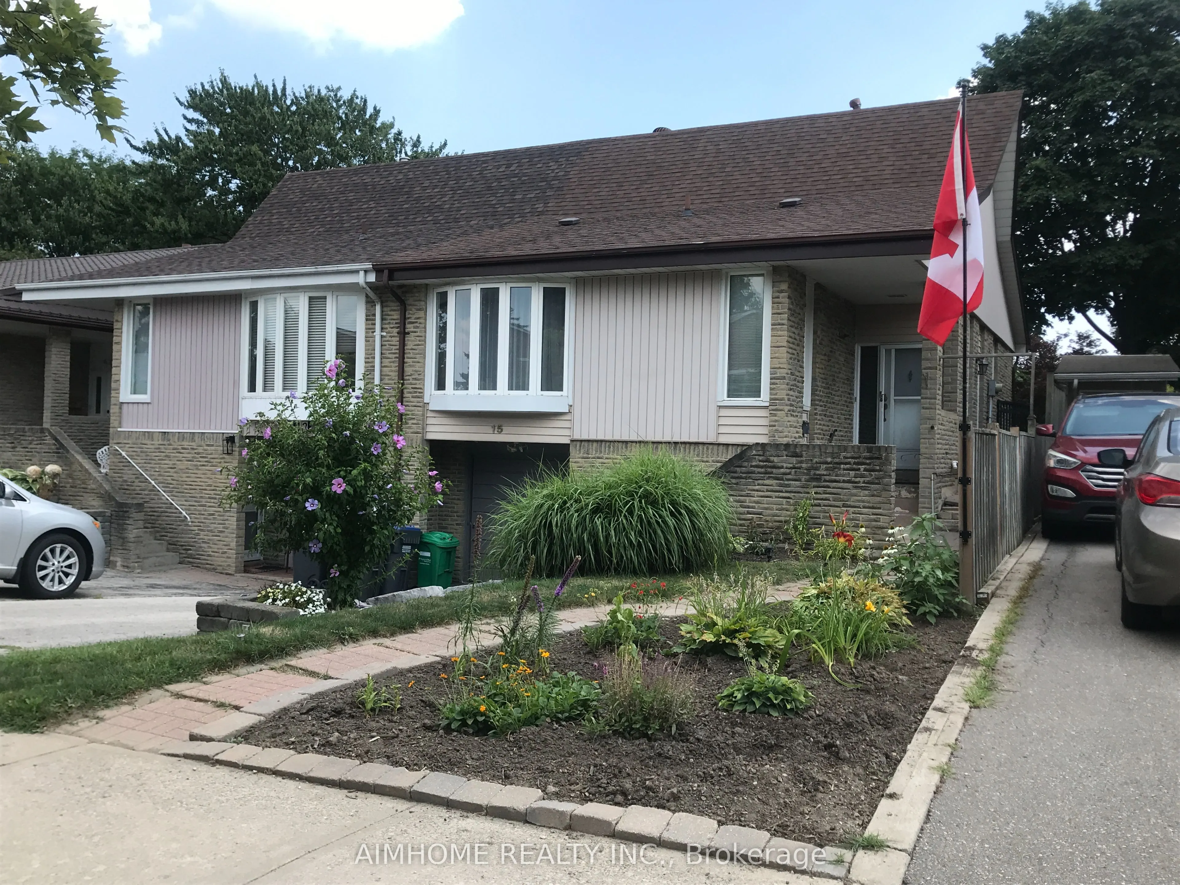 15 Bow River Crescent