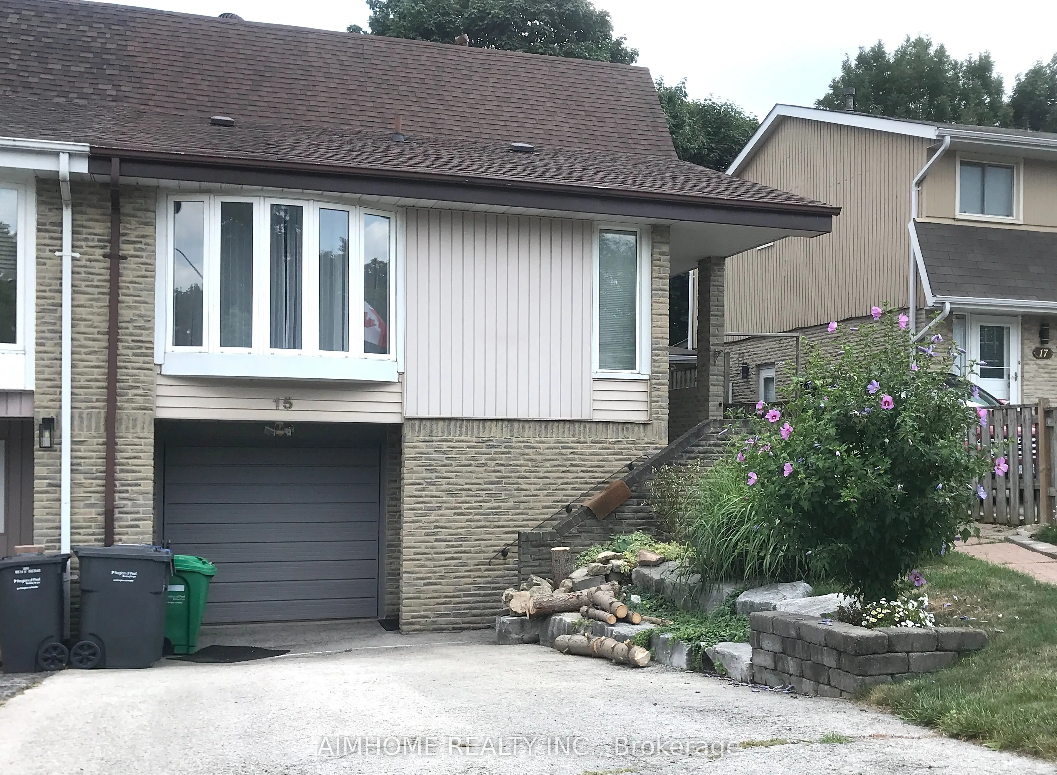 15 Bow River Crescent