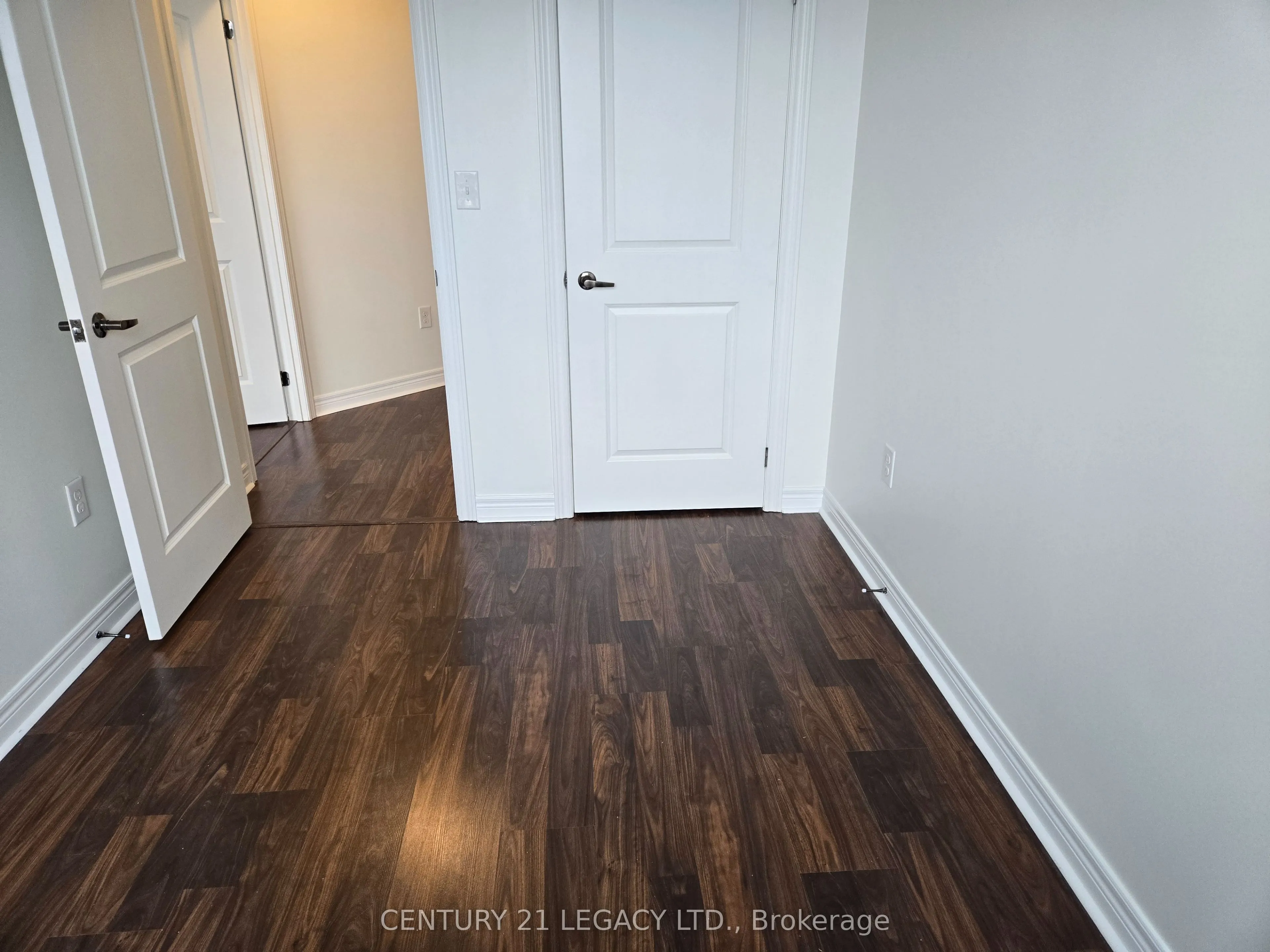 383 Main Street E, #424