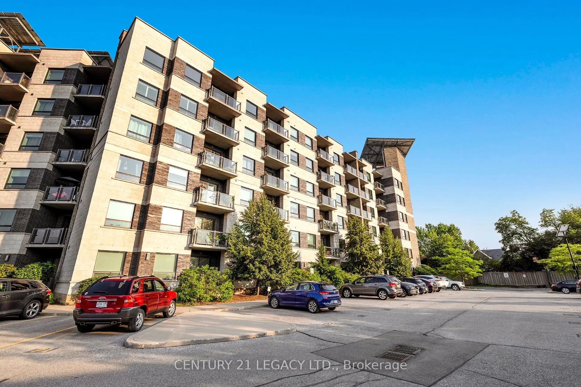 383 Main Street E, #424