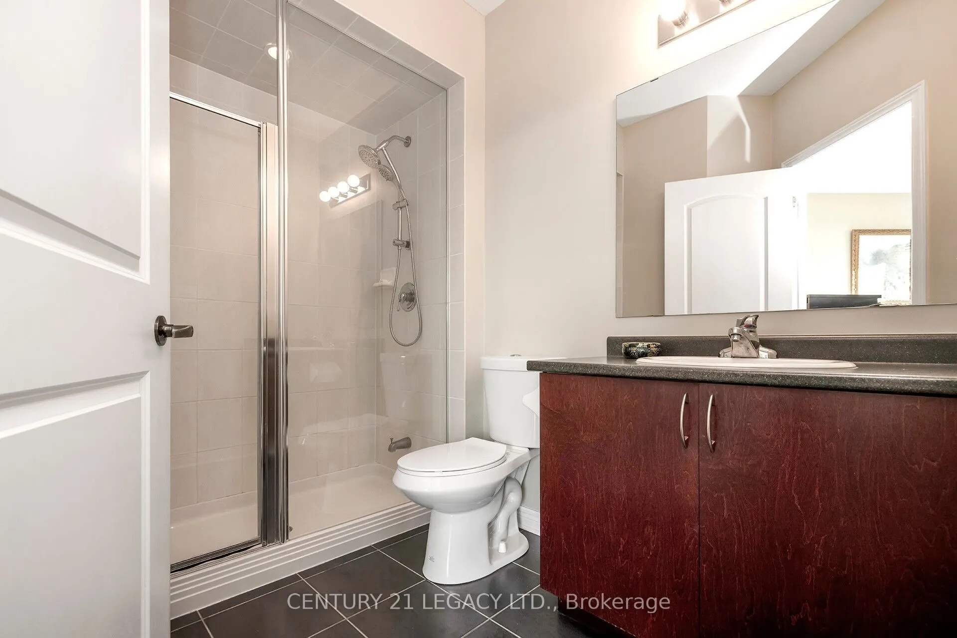 383 Main Street E, #424