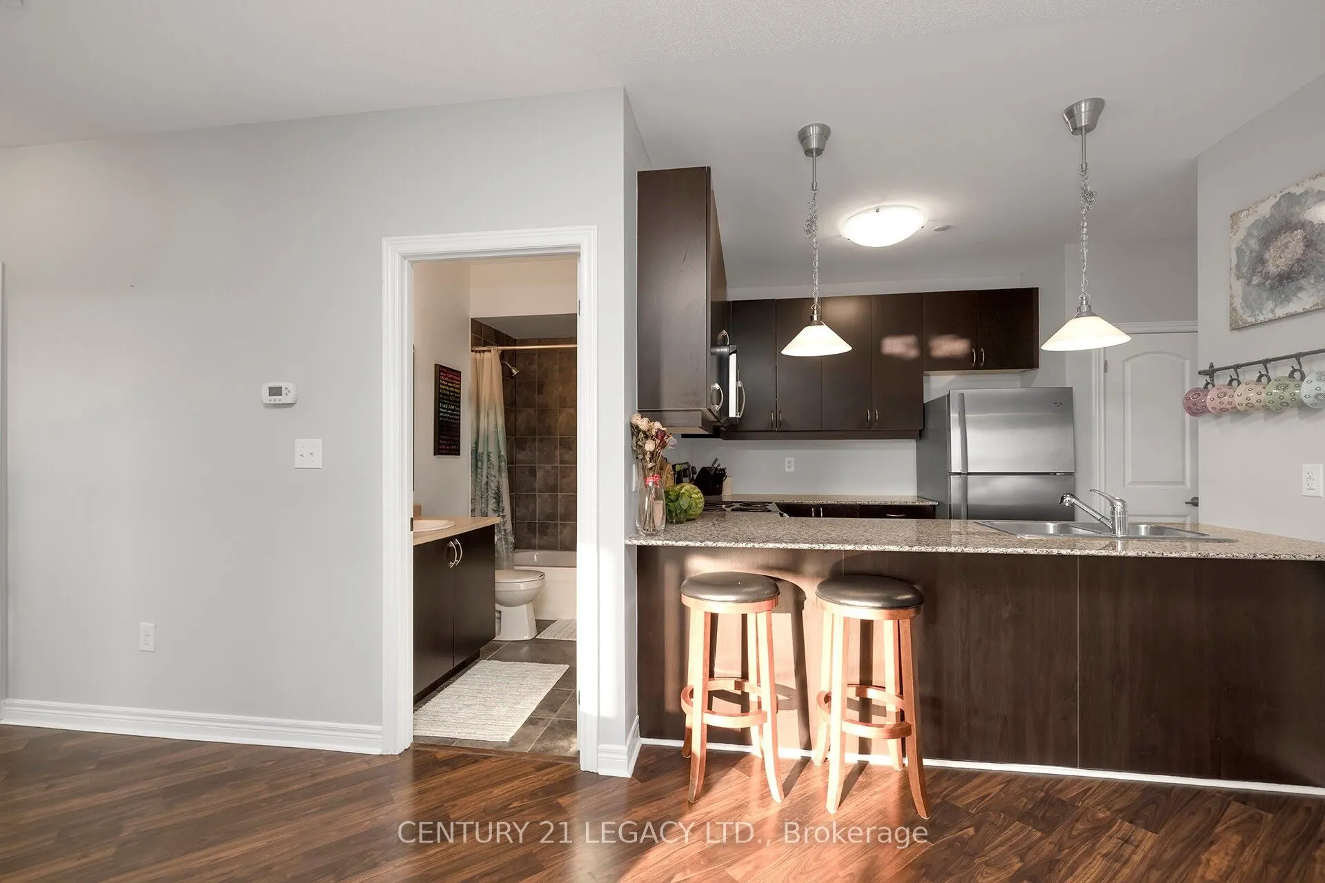 383 Main Street E, #424