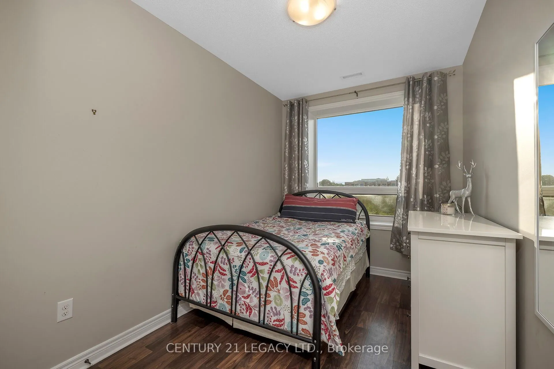 383 Main Street E, #424
