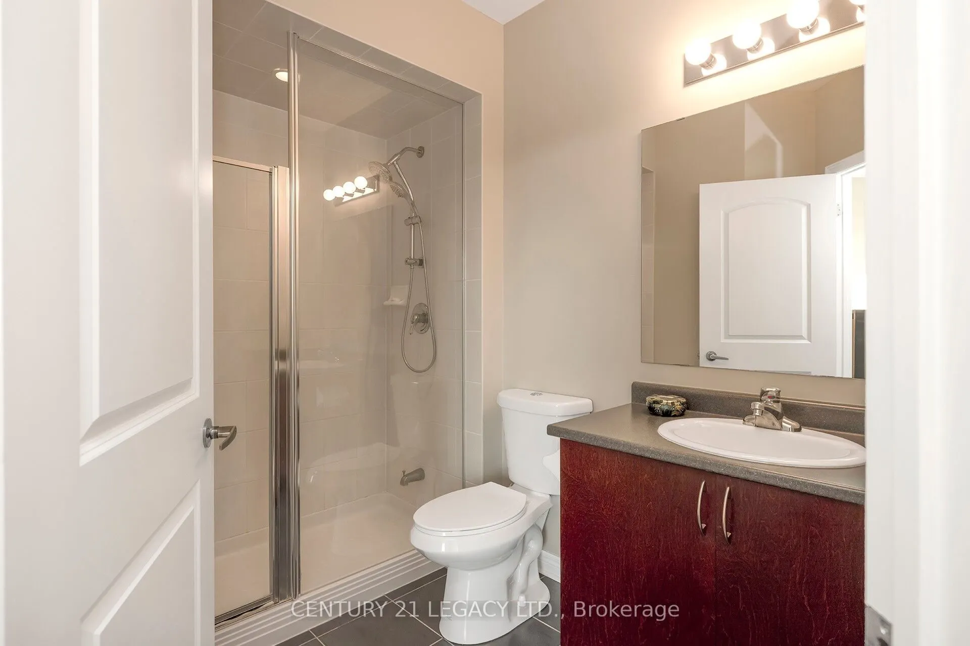 383 Main Street E, #424