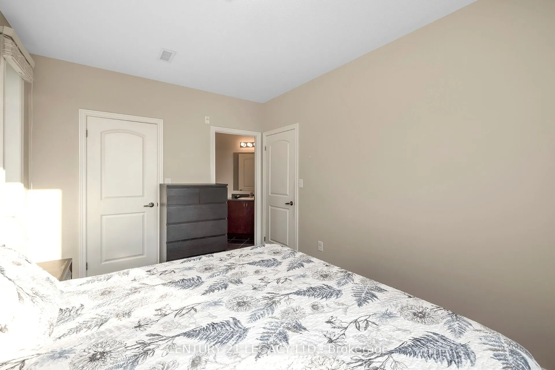 383 Main Street E, #424