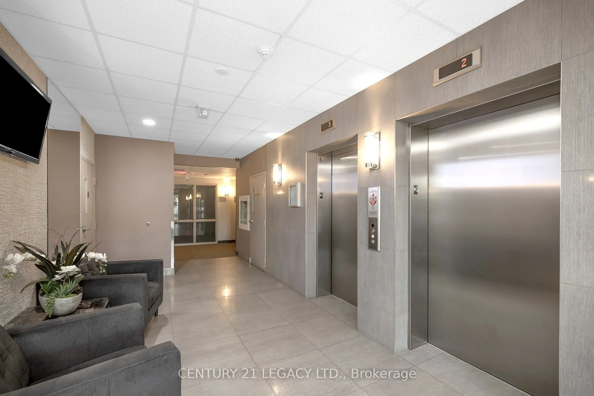 383 Main Street E, #424