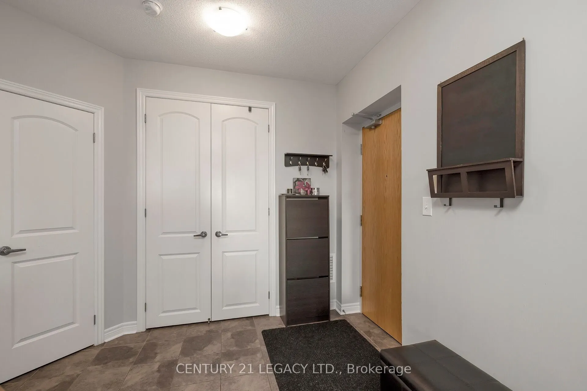 383 Main Street E, #424