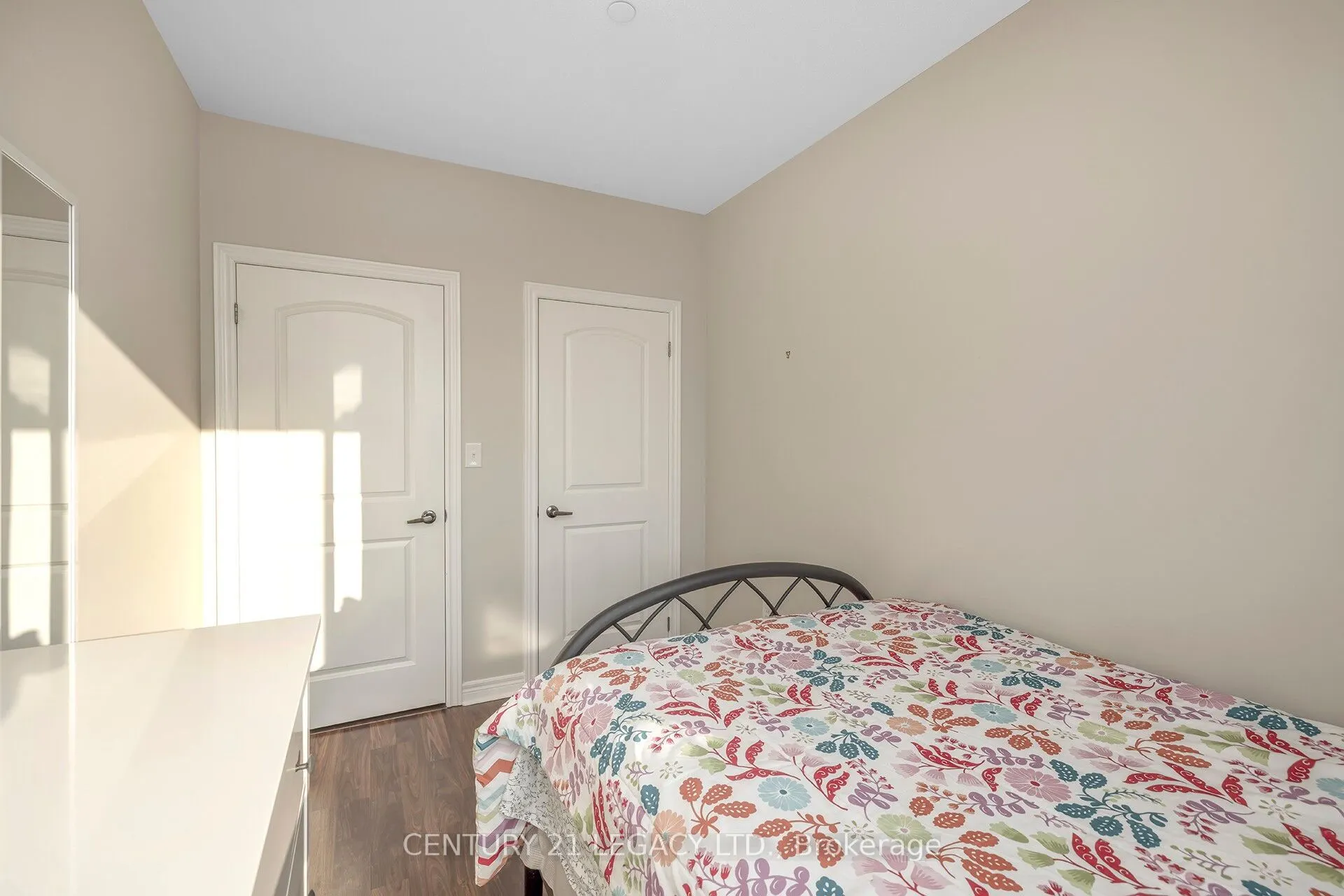 383 Main Street E, #424