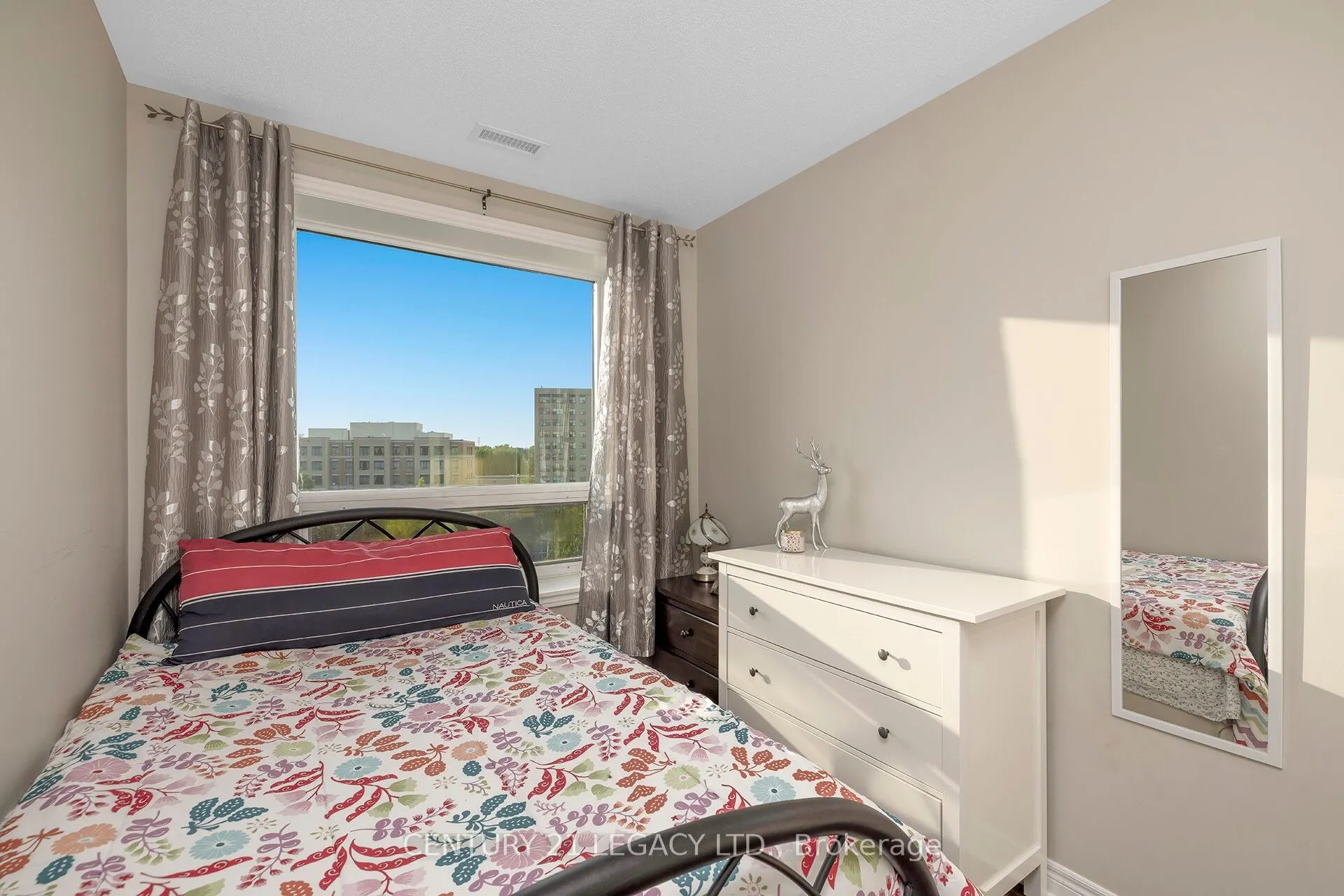 383 Main Street E, #424