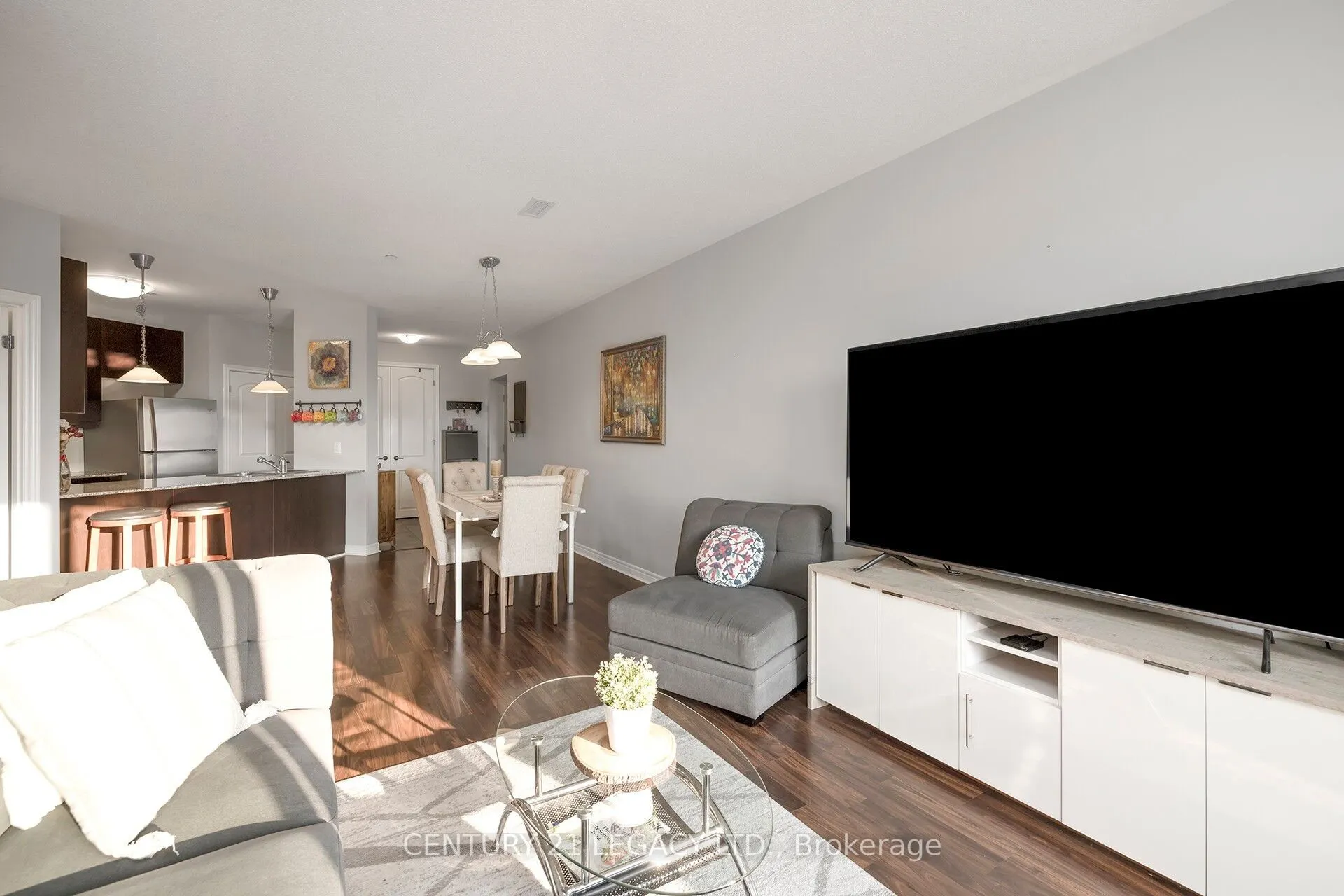 383 Main Street E, #424