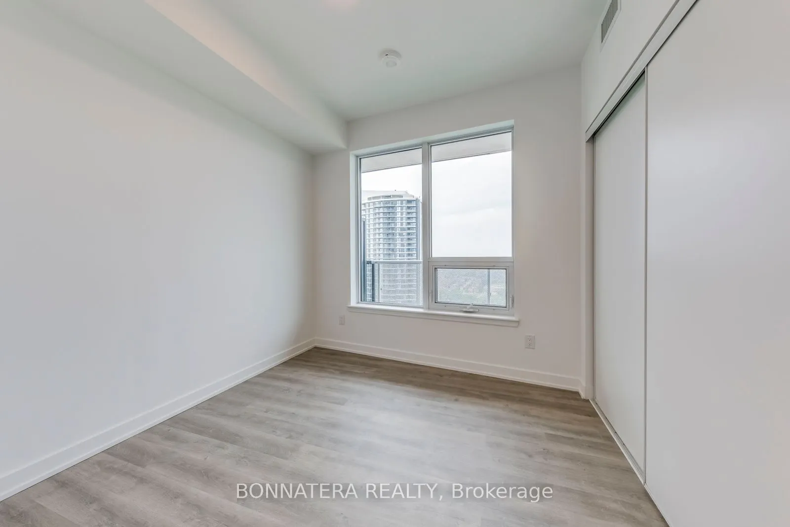 5105 Hurontario Street, #2408