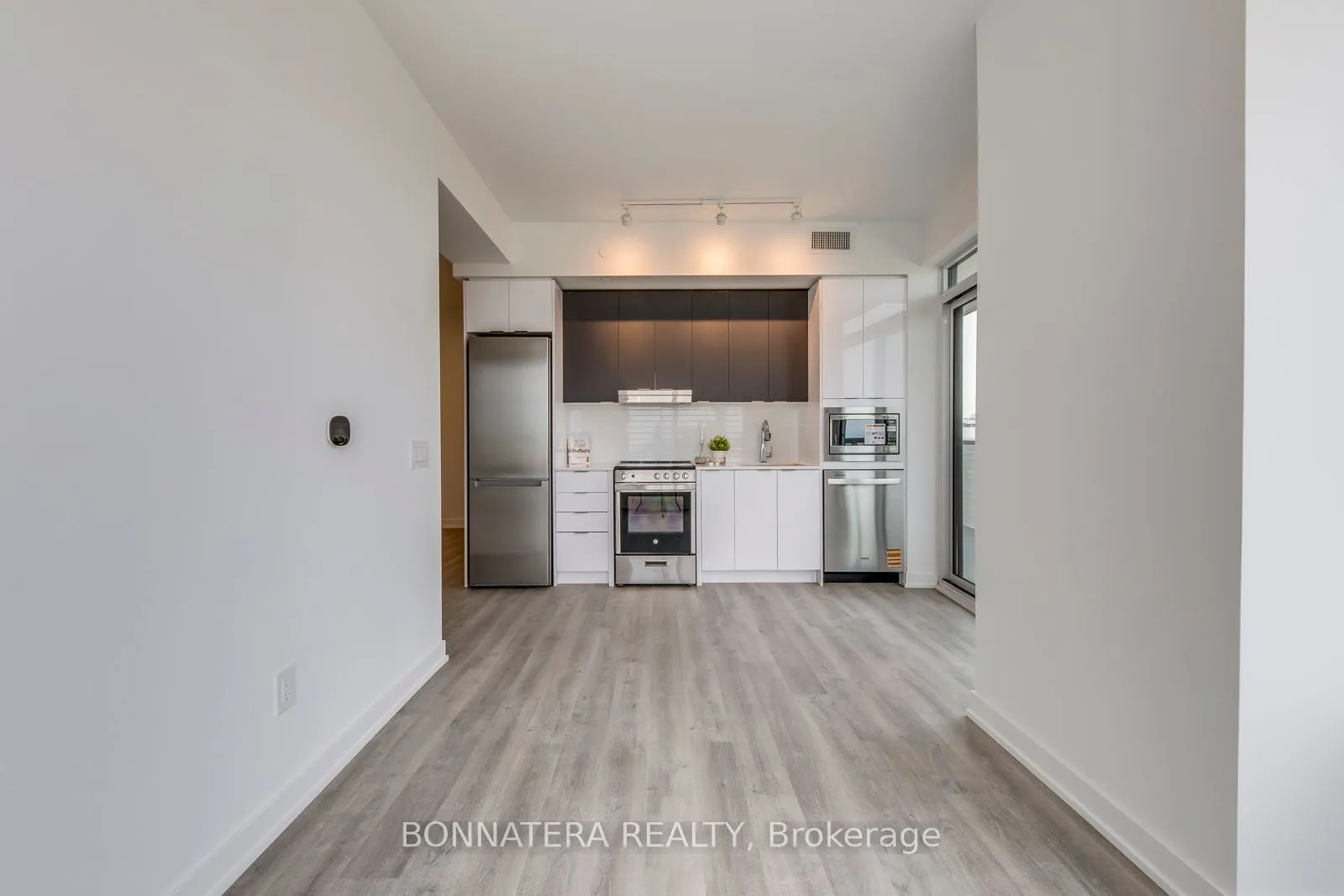 5105 Hurontario Street, #2408
