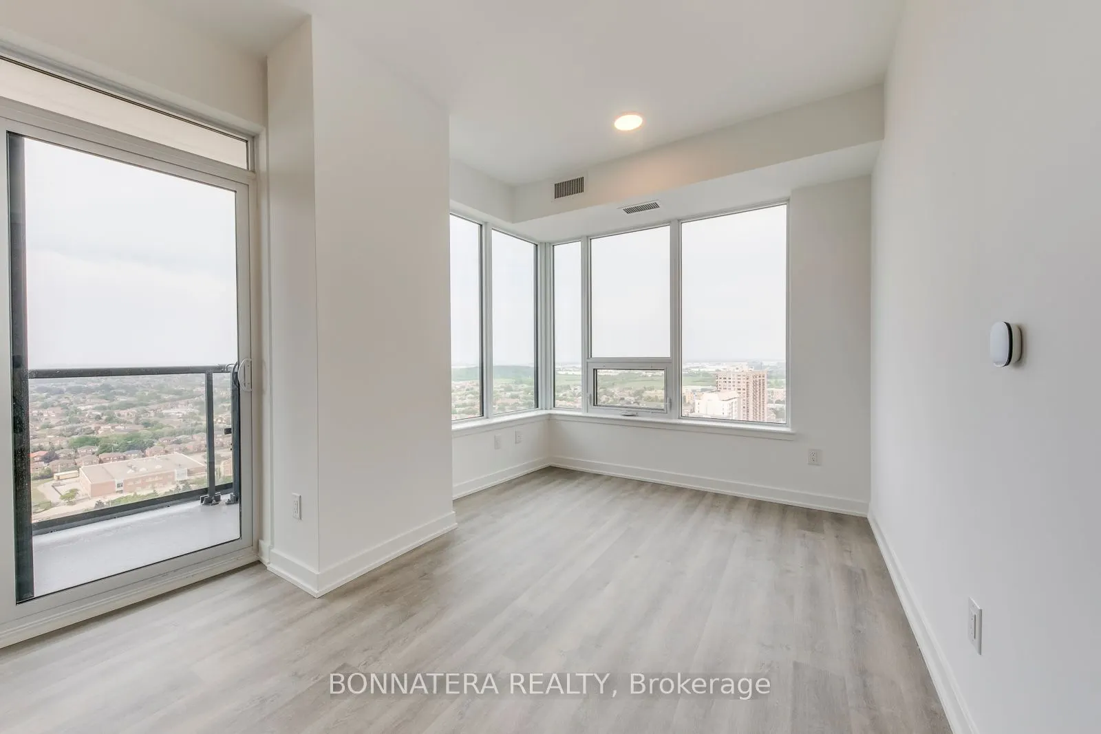 5105 Hurontario Street, #2408