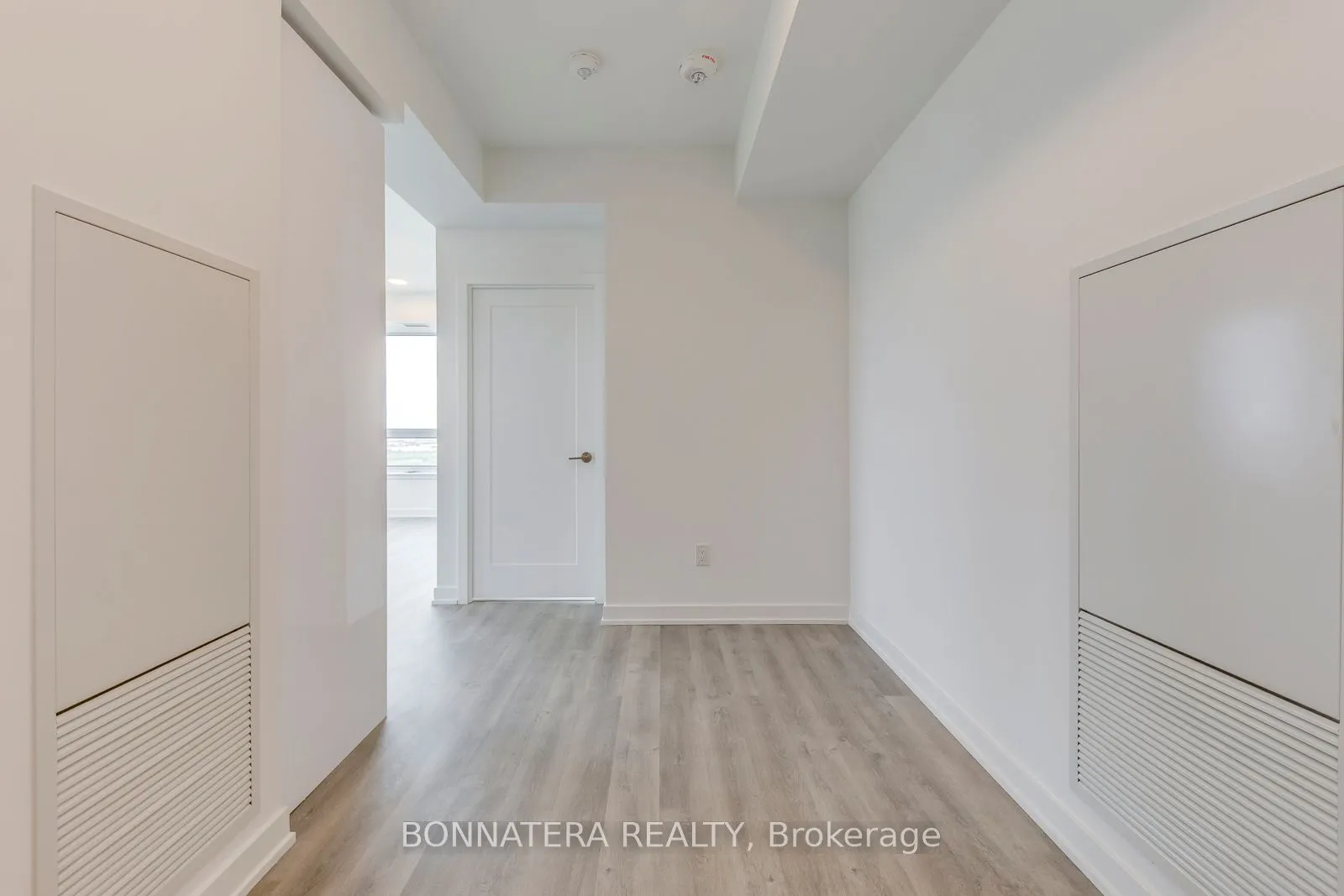 5105 Hurontario Street, #2408