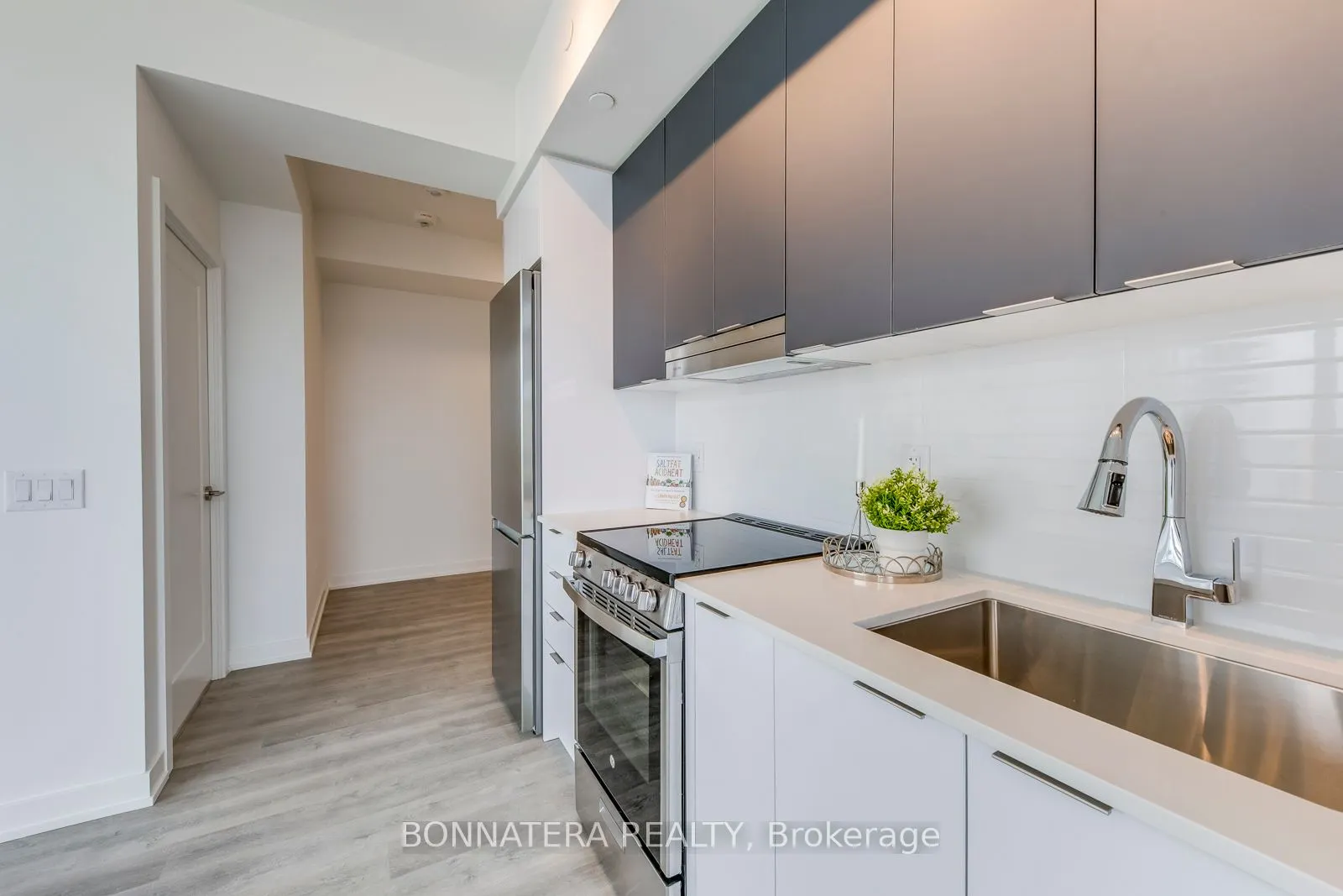 5105 Hurontario Street, #2408