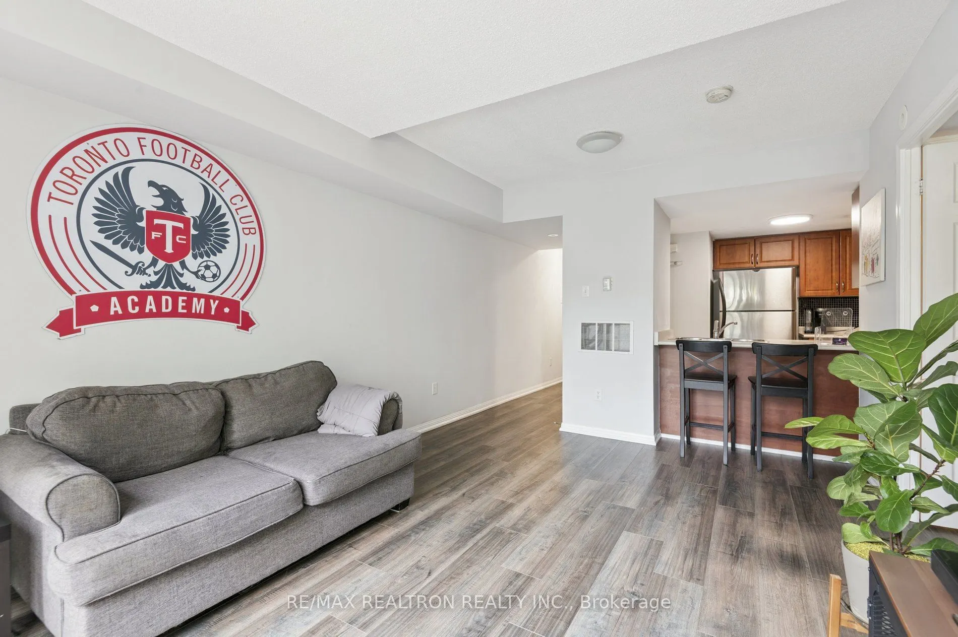 65 George Appleton Way, #2070