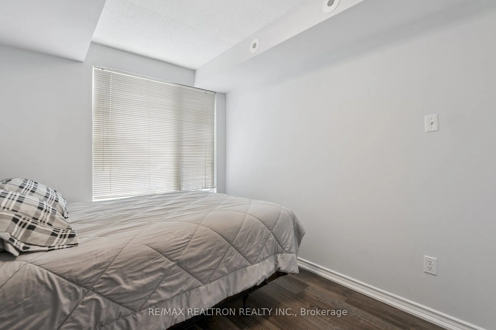 65 George Appleton Way, #2070