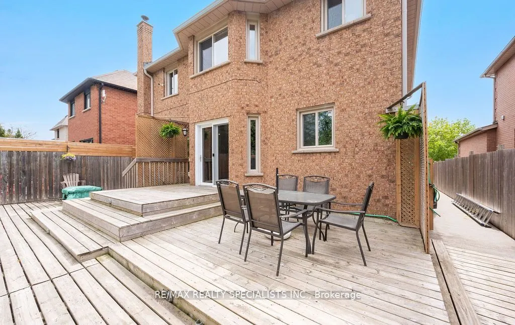 8 Royal Valley Drive