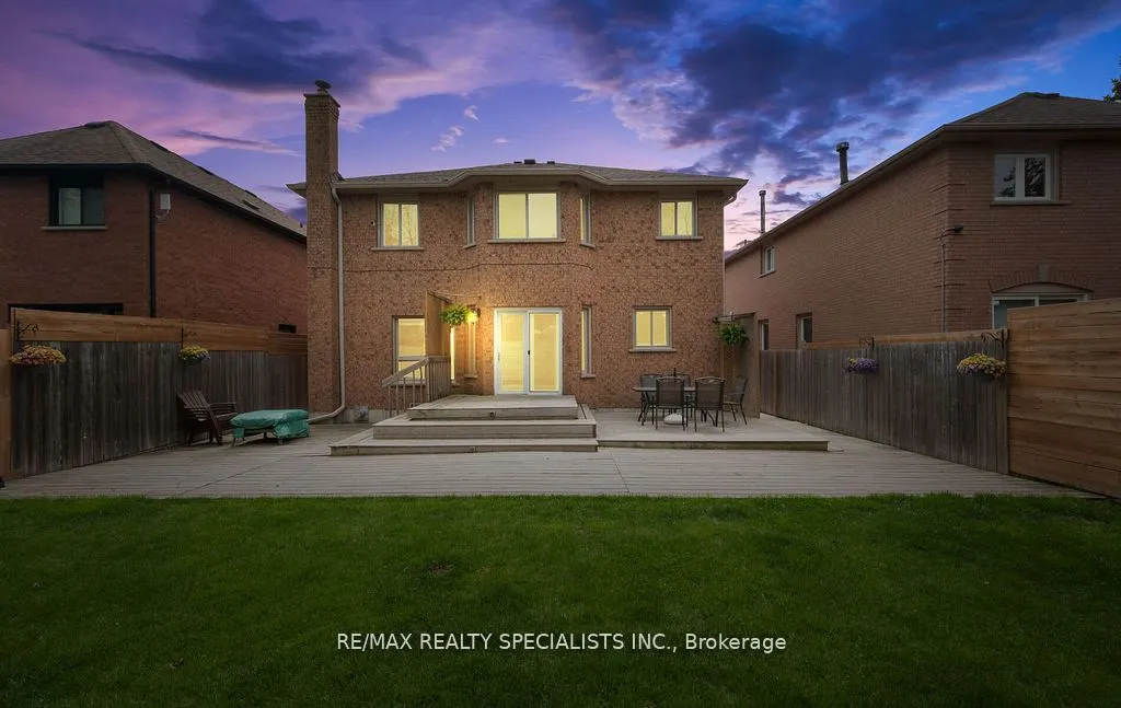 8 Royal Valley Drive
