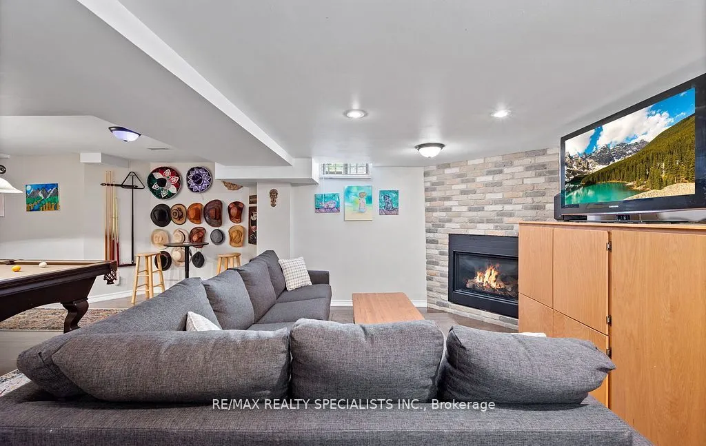 8 Royal Valley Drive