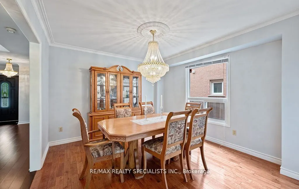 8 Royal Valley Drive