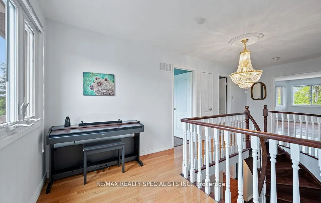 8 Royal Valley Drive