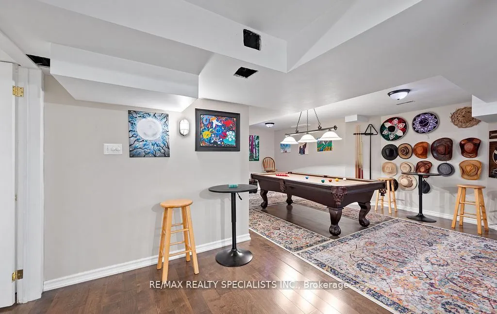 8 Royal Valley Drive