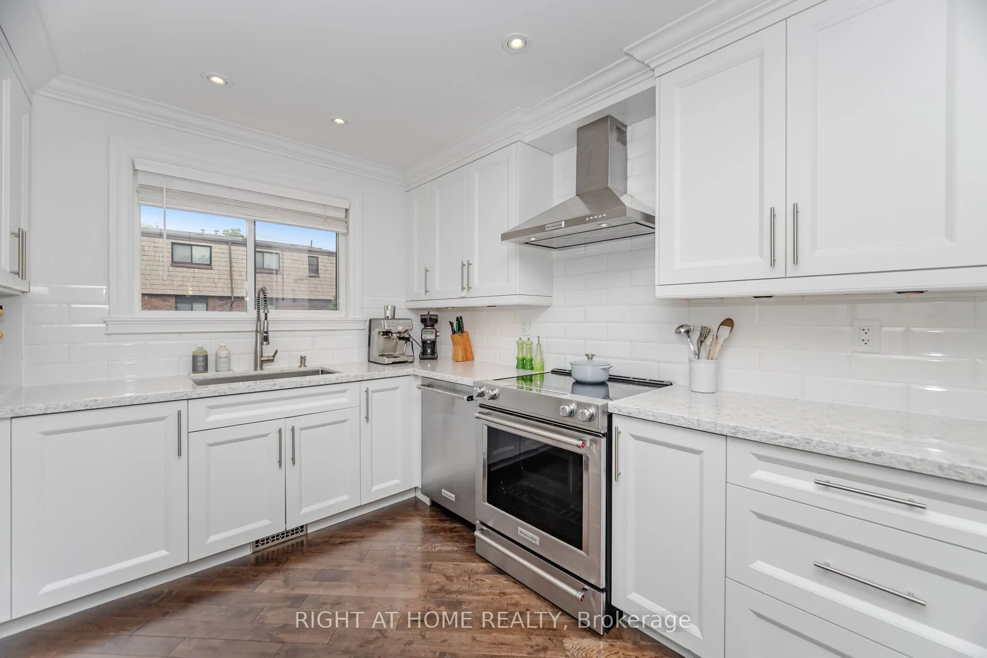 1520 Sixth Line, #20