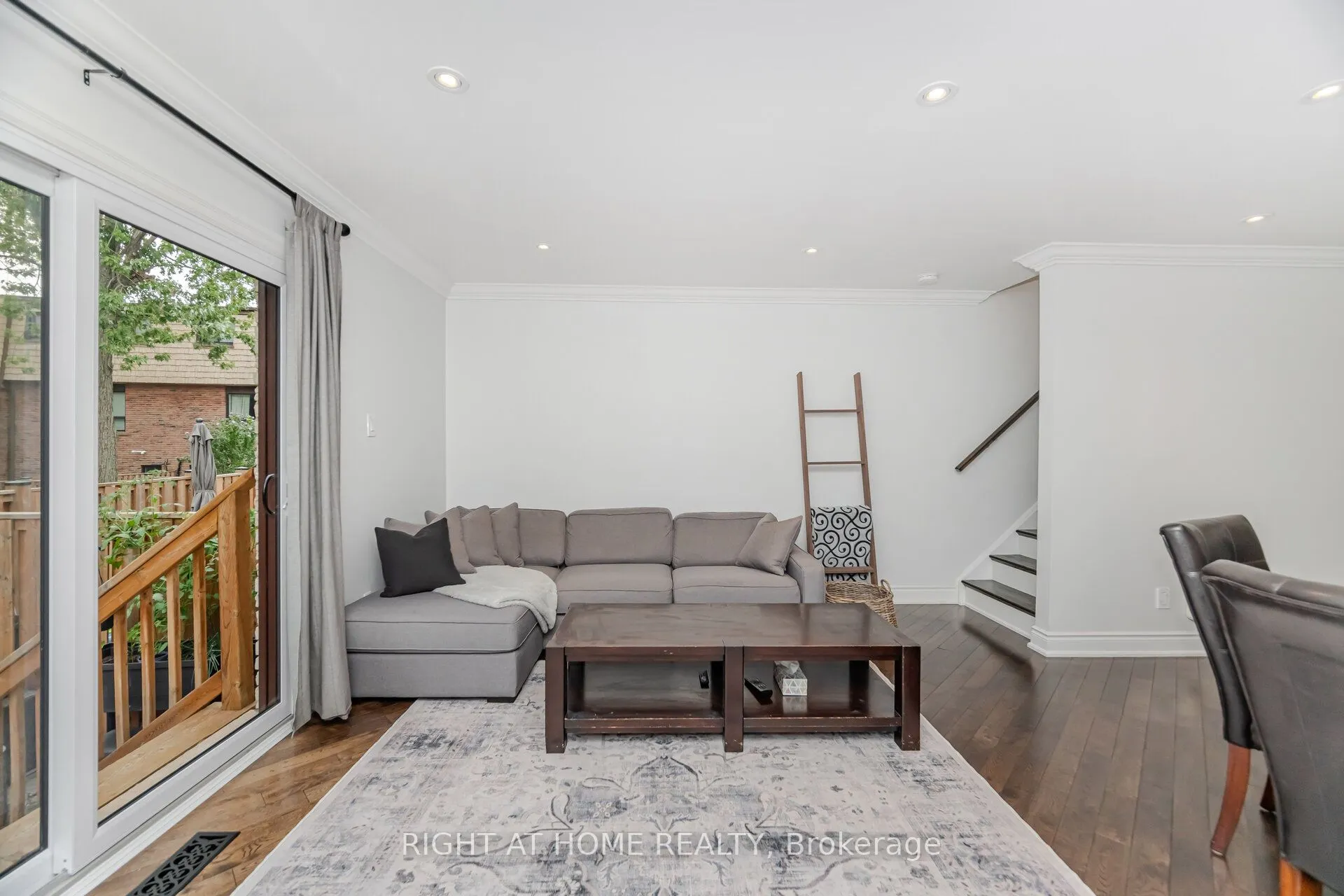 1520 Sixth Line, #20