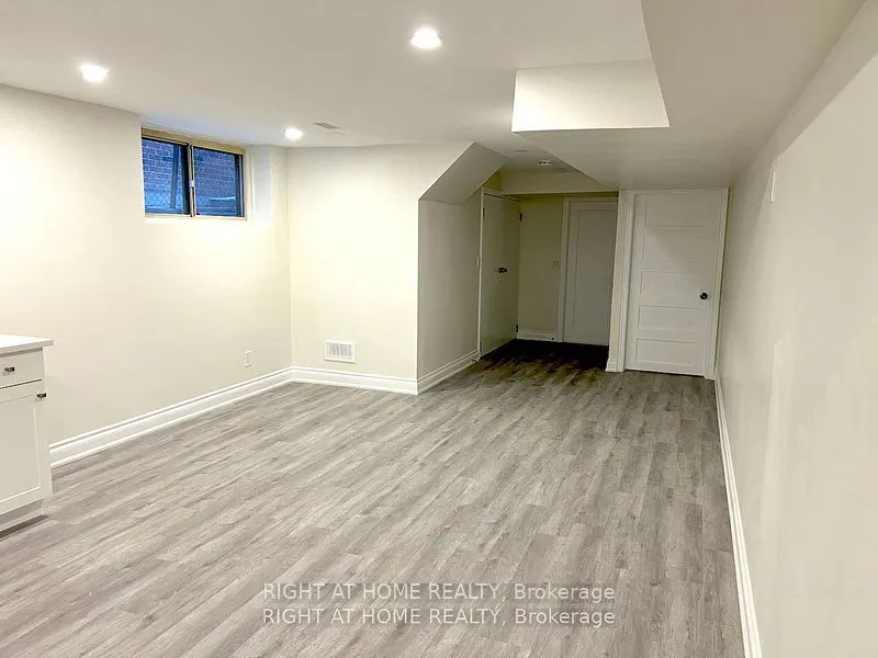 20 Omagh (Lower Level) Avenue