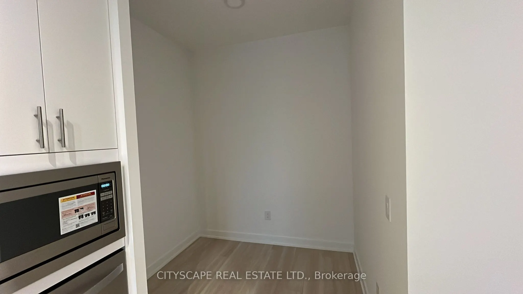 5105 HURONTARIO Street, #438