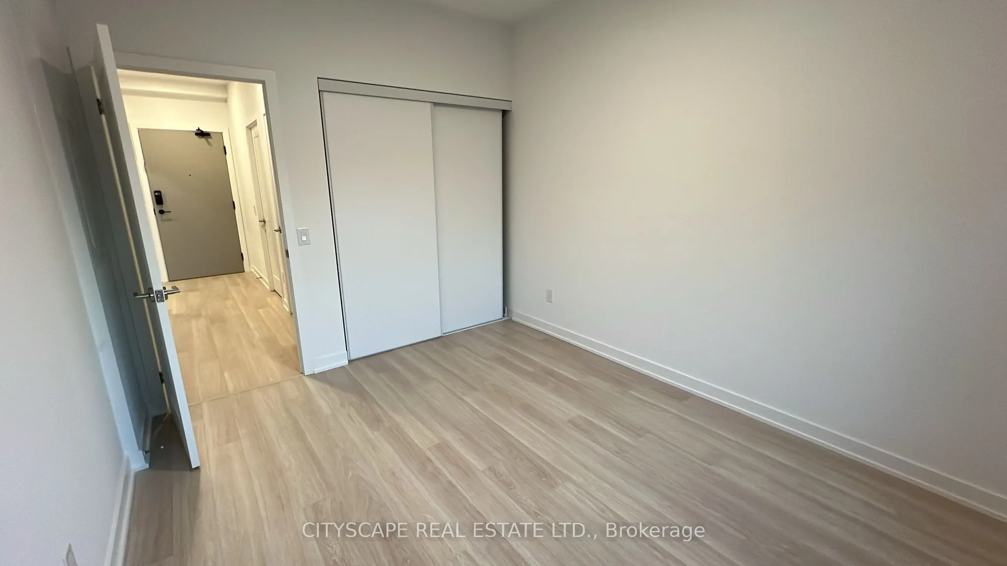 5105 HURONTARIO Street, #438