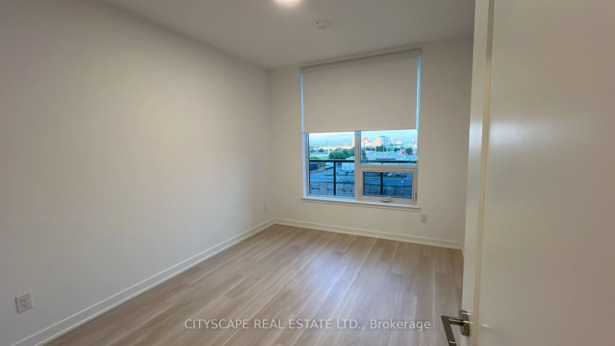 5105 HURONTARIO Street, #438