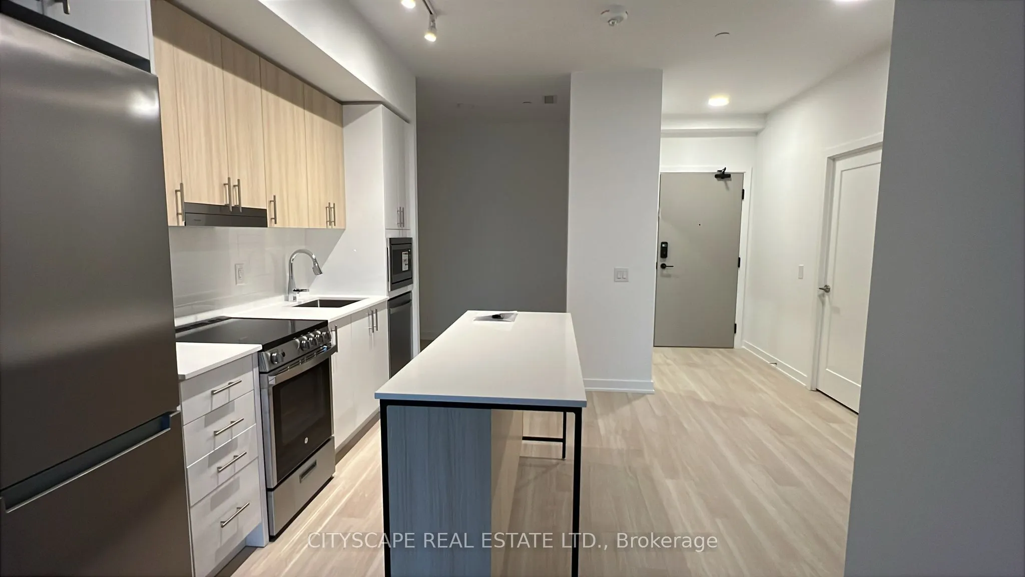 5105 HURONTARIO Street, #438