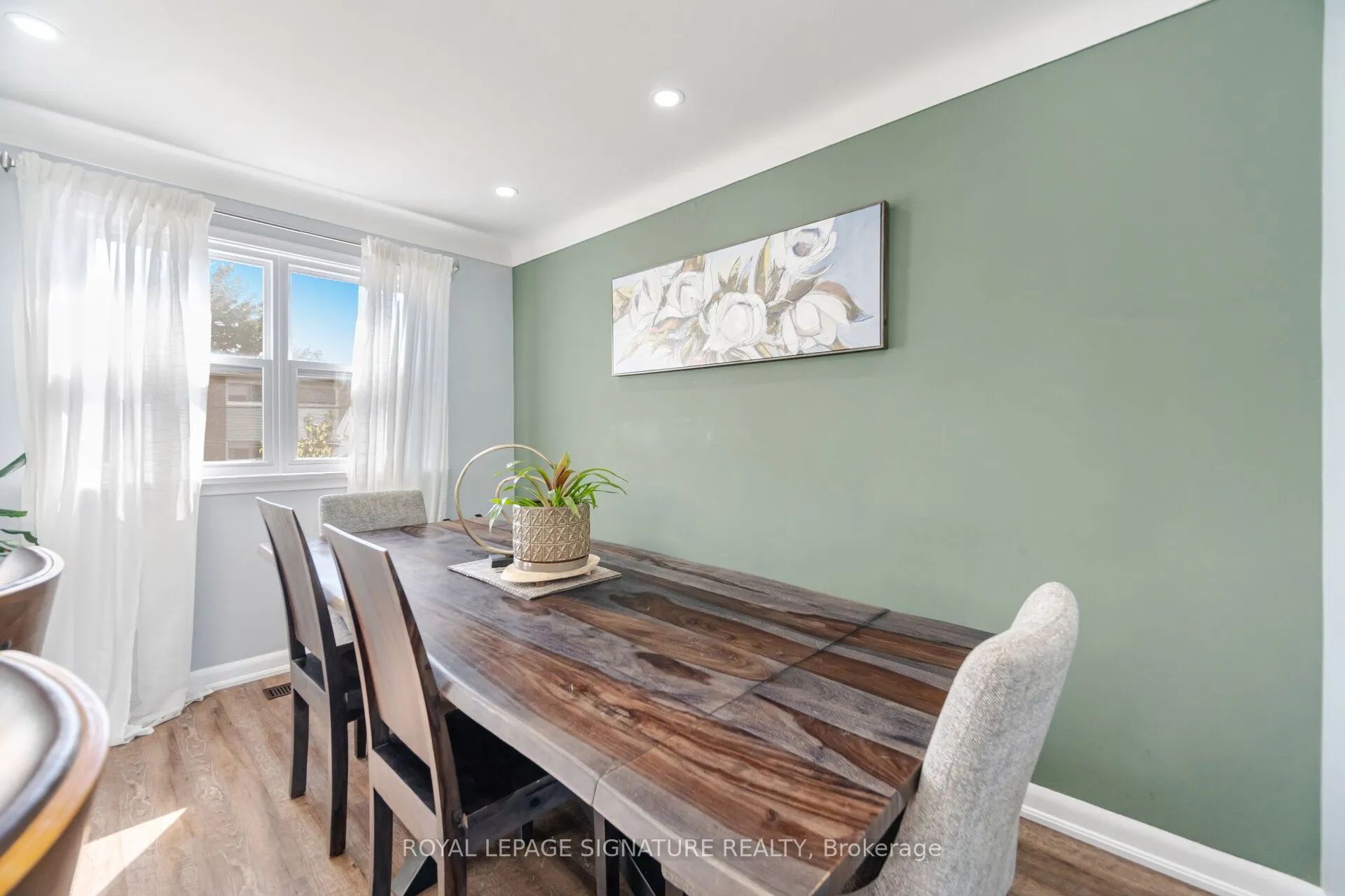 596 Appleby Line