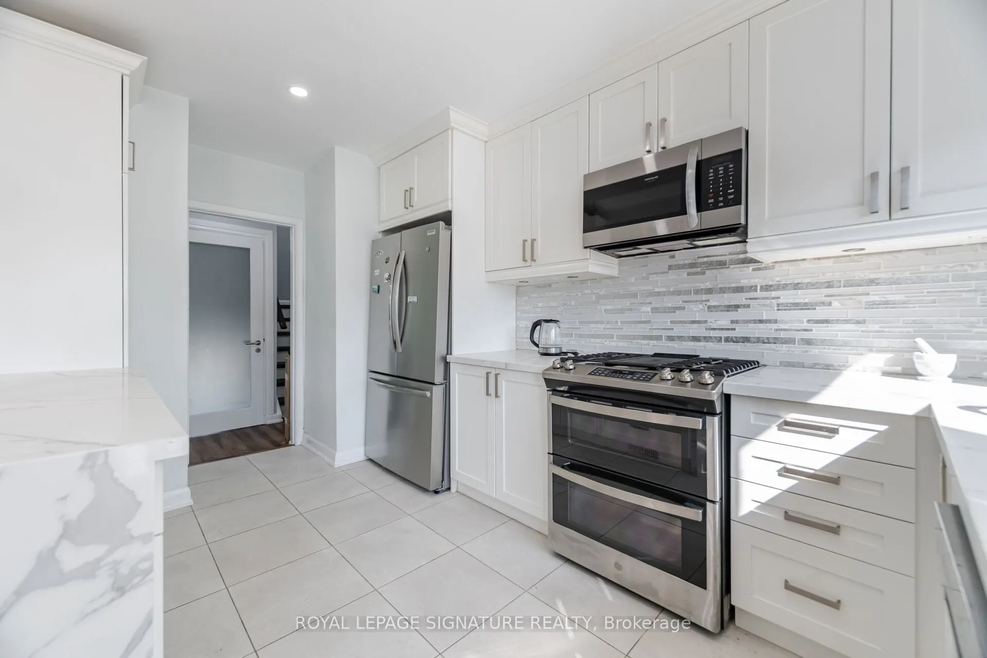 596 Appleby Line