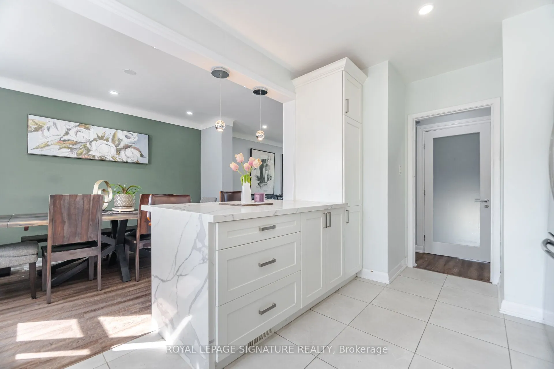 596 Appleby Line