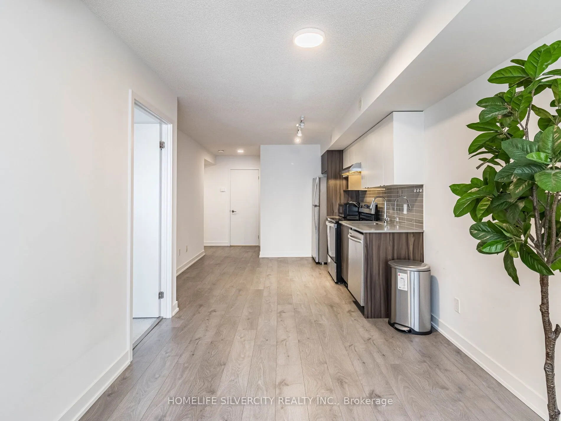 1141 Cooke Boulevard, #403