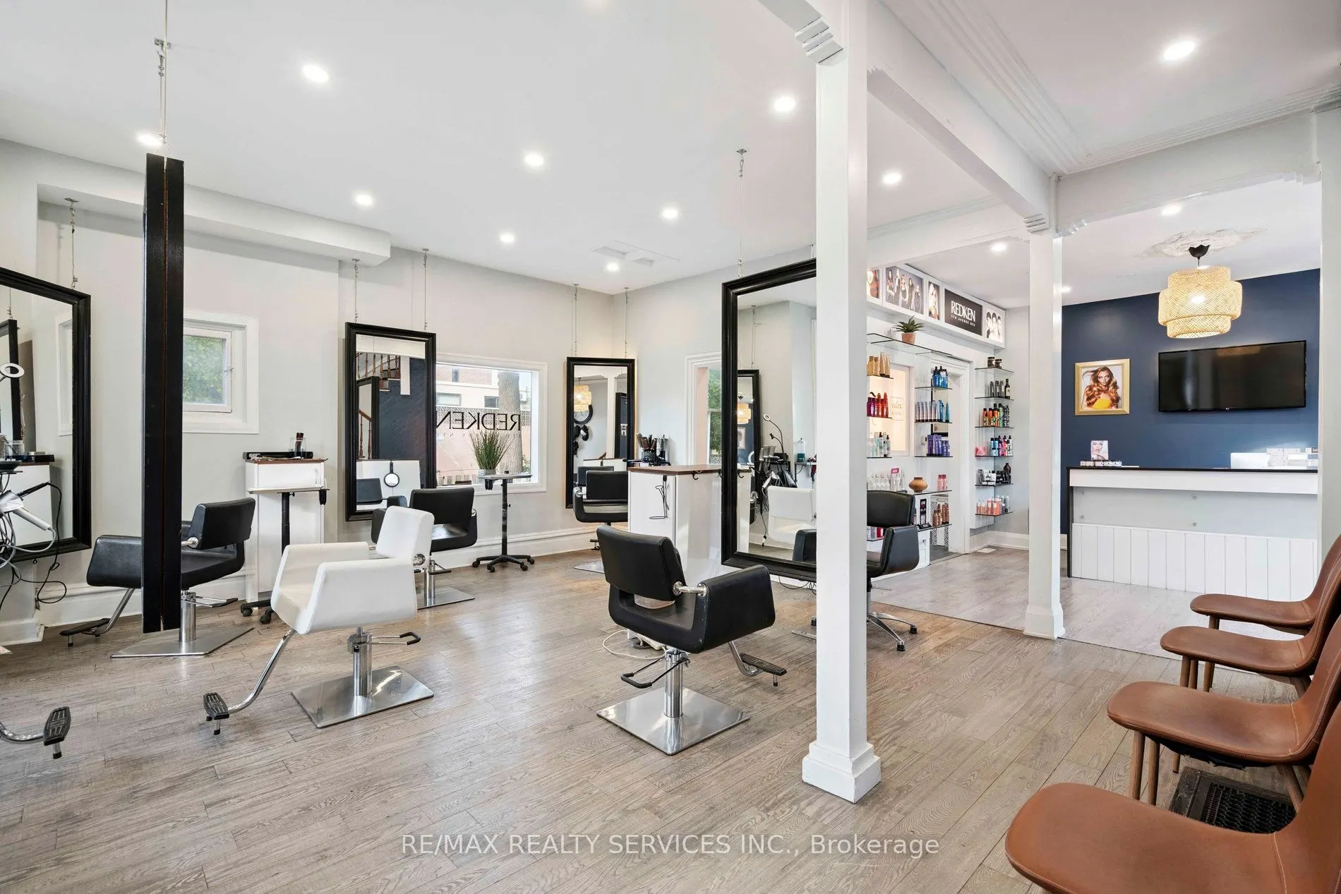 127 Queen Street W